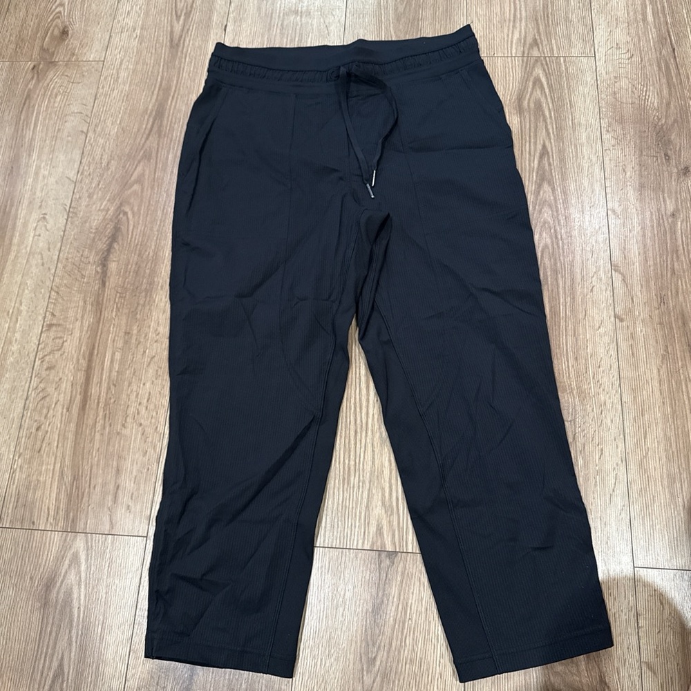 LULULEMON Dance Studio Crop II size 10 Black "Unlined 24" Lounge Run Gym